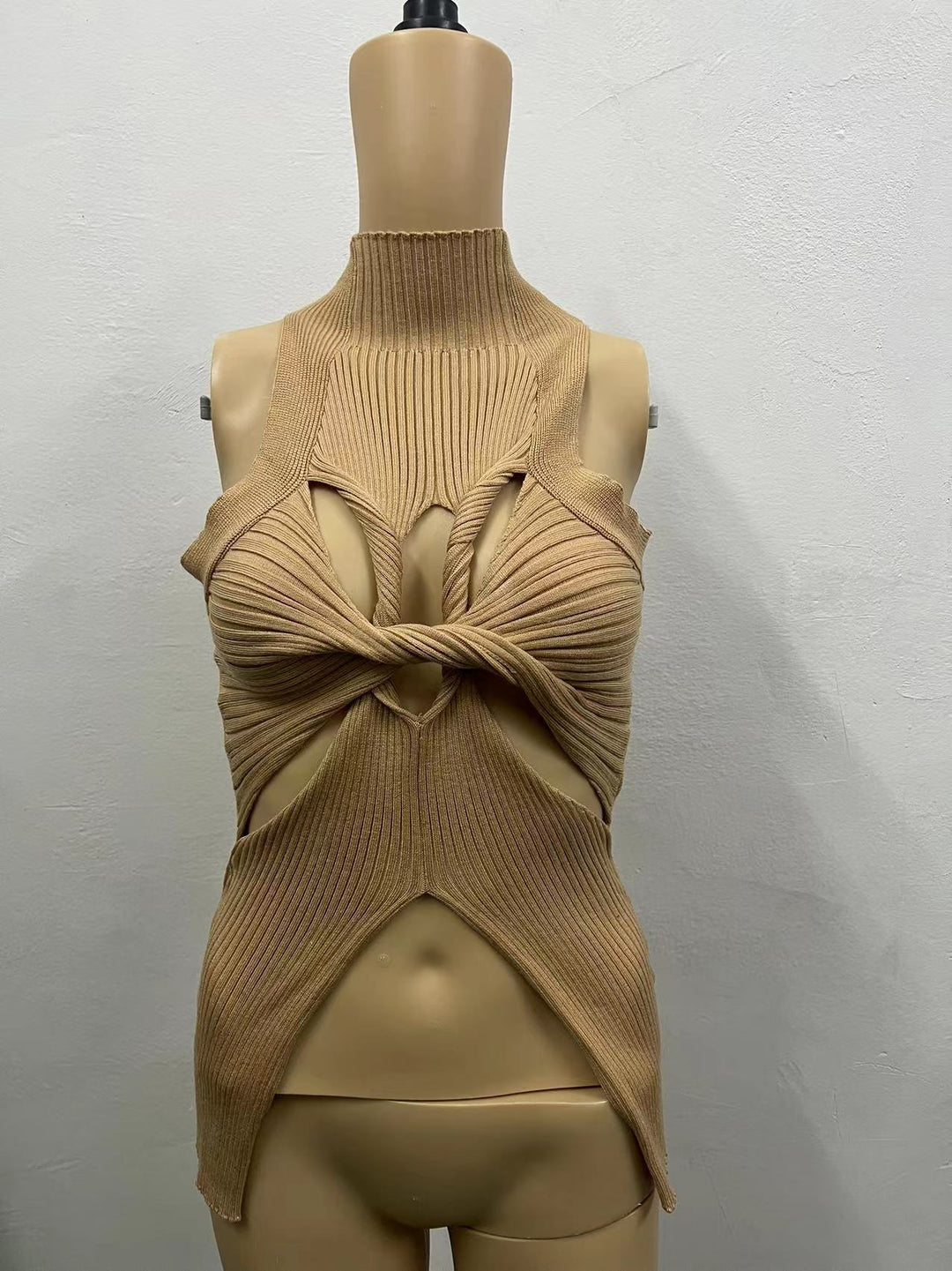 Damen figurbetontes Cut-Out Top mit hohem Kragen Drune