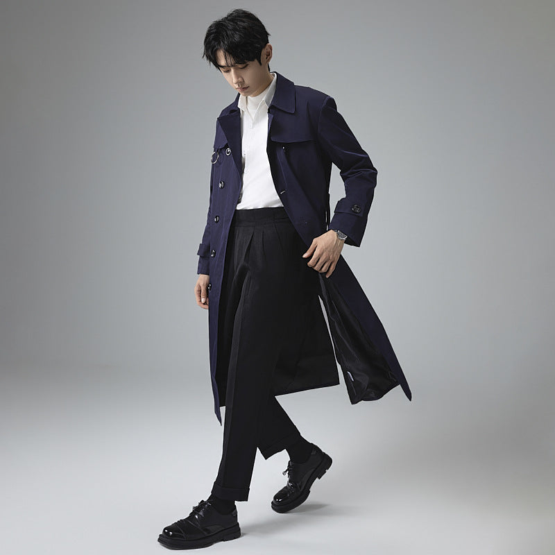 Herren Moderner Tech-Trenchcoat mit Doppelreihiger Knopfleiste, Bindegürtel und dezenten Ringdetails Drune