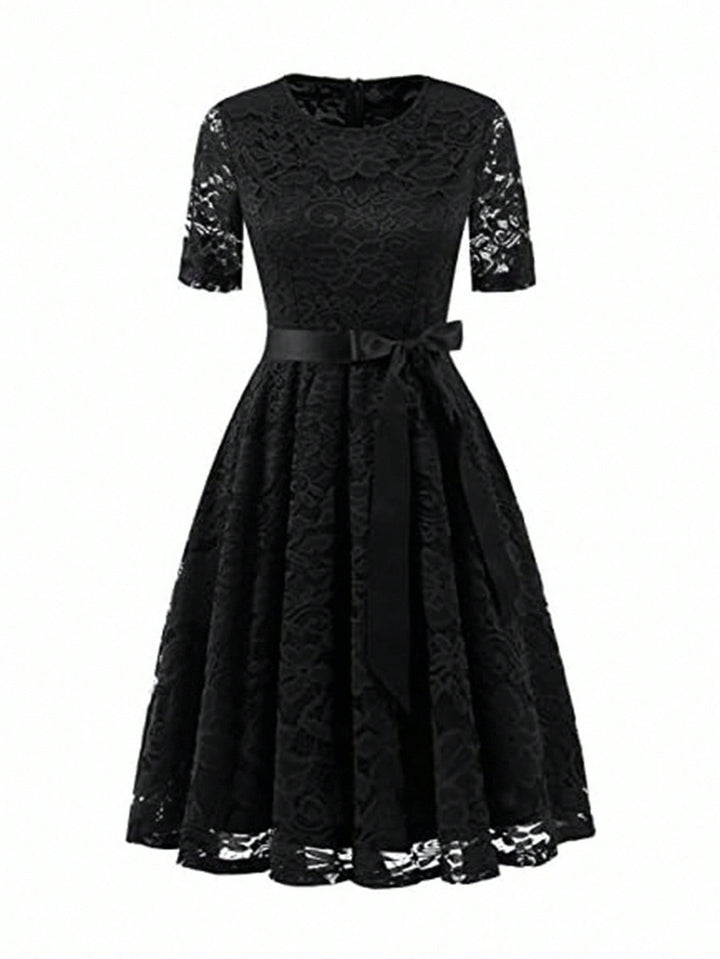 Drune | Elegantes V-förmiges Spitzenabendkleid