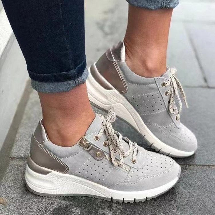Damen Chunky-Plateau-Sneaker mit perforiertem Velours, gepolstertem Komfortfußbett und Metallic-Fersenaufbau Drune