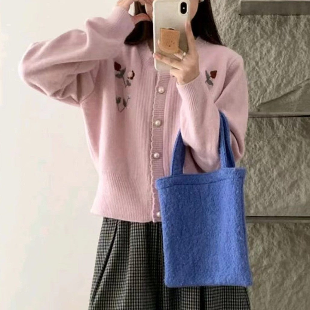 Damen verspielte Strickjacke mit floralem Relieflmuster und eleganten Perlenknöpfen Drune
