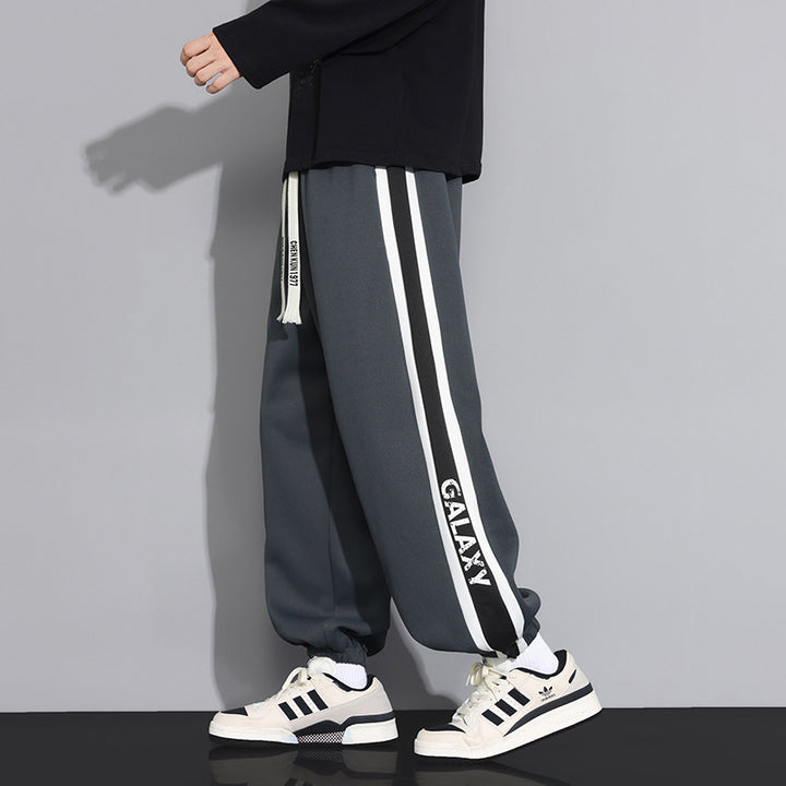 Herren Sportliche Jogginghose mit seitlichen Streifen