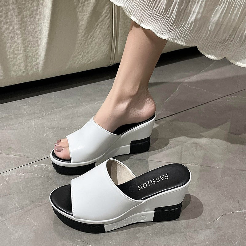 Damen nan Schlupfpantolette aus synthetischem Lederfinish mit offener Zehenpartie ergonomischem Keilabsatz und gepolstertem Komfortfußbett Drune