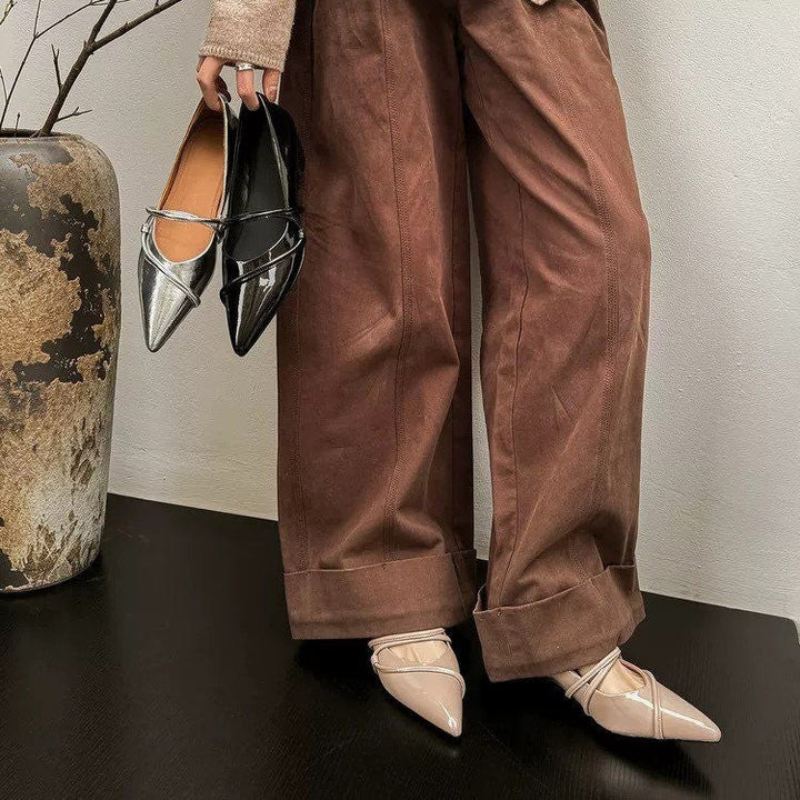 Damen spitz zulaufende Flats mit verstellbaren Riemen und glänzender Oberfläche Drune