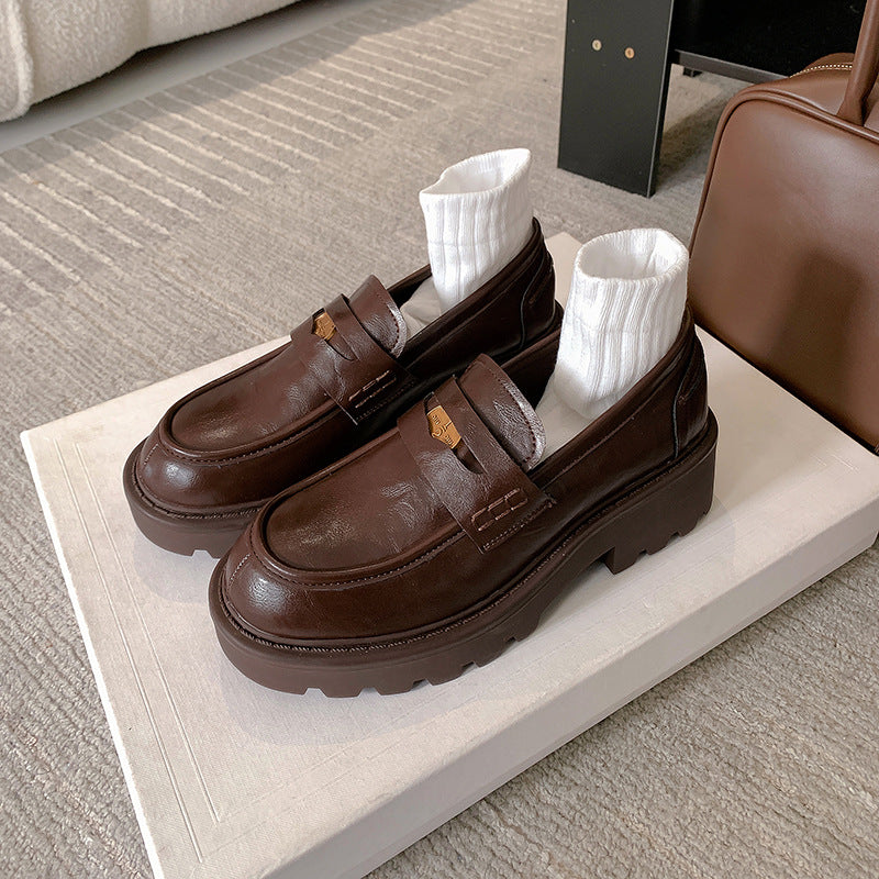 Damen Chunky Pennyloafer mit profilierter Plateau‑Lug‑Sohle und goldener Zierapplikation Drune