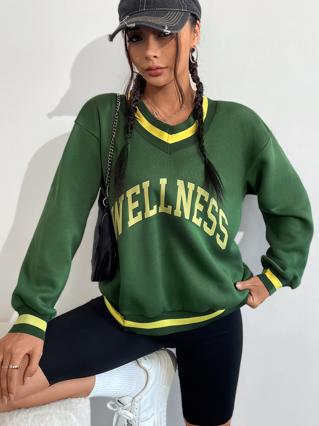 Damen Sweatshirt mit V-Ausschnitt und kreativem Wellness-Print Drune