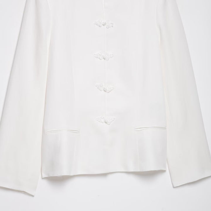 Damen Boxy-Kurzjacke mit Stehkragen, Zierknoten-Verschlüssen und Leistentaschen Drune