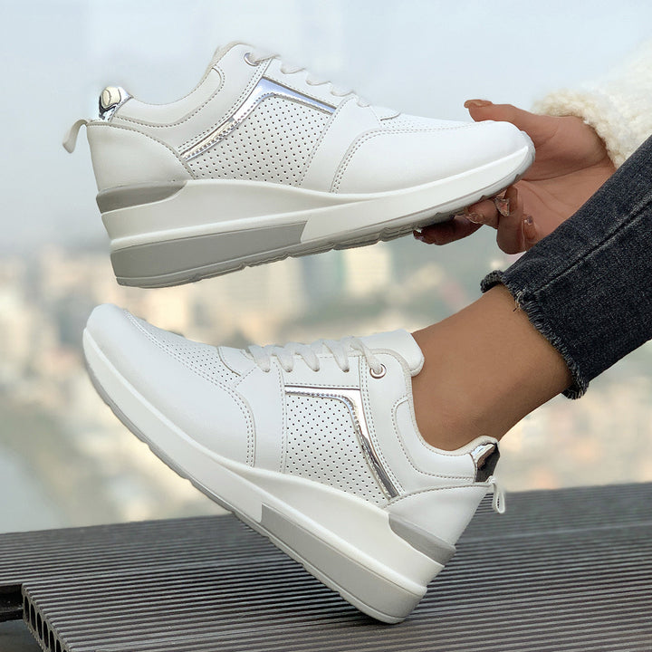 Damen Keilabsatz-Sneaker mit perforierten Einsätzen und Metallic-Details Drune