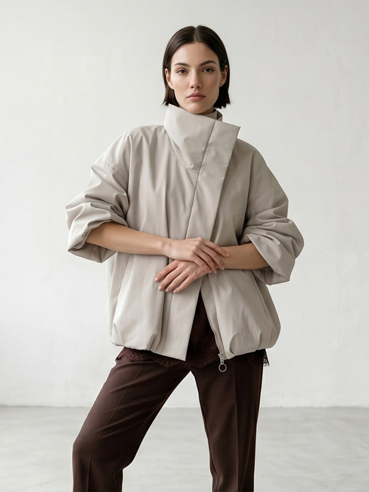 Damen Boxy-Kurzsteppjacke mit hohem asymmetrischem Stehkragen Drune