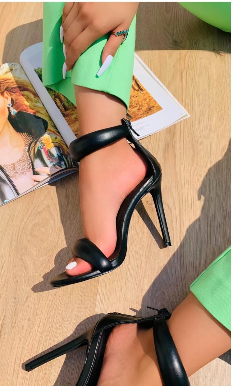 Damen Glamouröse Stiletto-Sandaletten mit geschwungenen Riemen und komfortablem Fußbett Drune