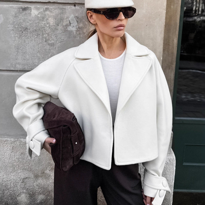 Damen Modische Cropped Jacke mit markanten Knopfdetails Drune