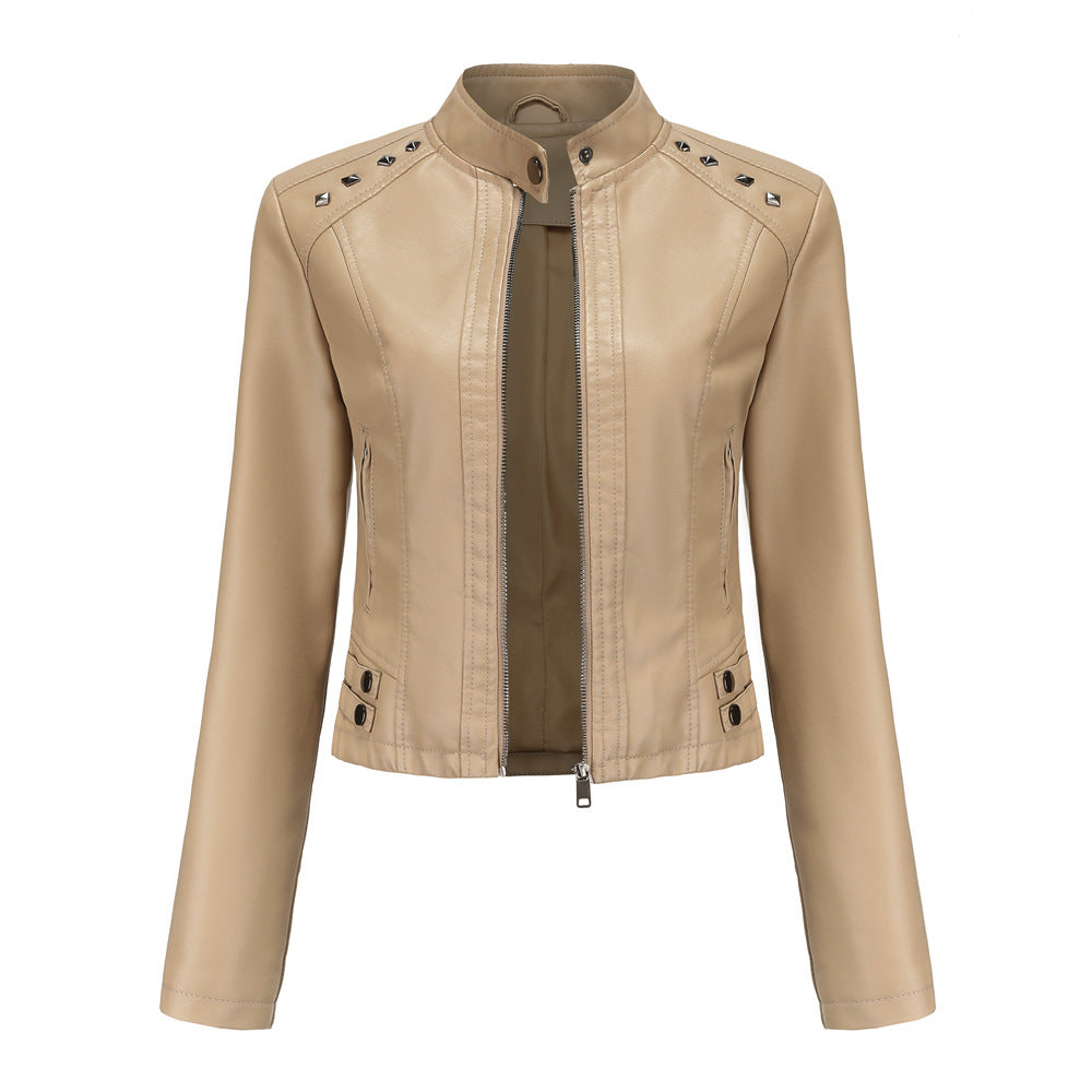 Damen nan kurze taillierte Kunstlederjacke mit Nietenbesatz und Stehkragen Drune