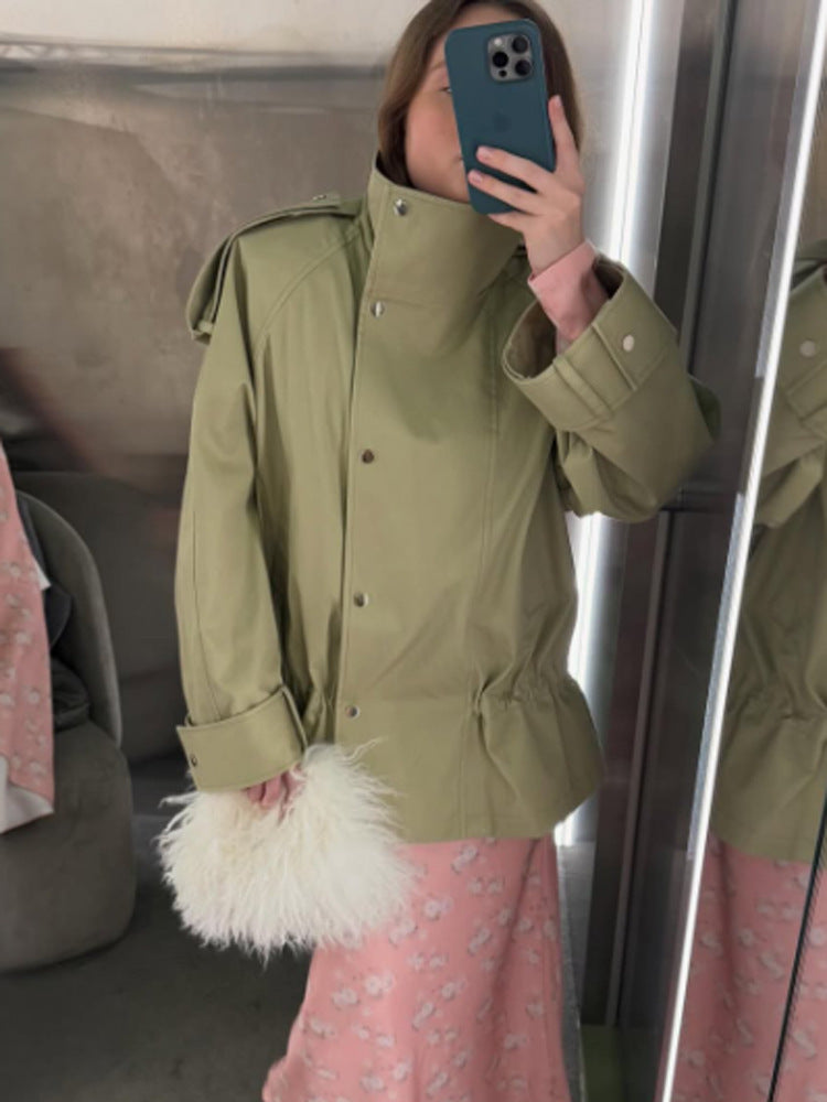 Damen Kurzparka mit hohem Stehkragen, Schulterklappen und taillierbarem Kordelzug Drune