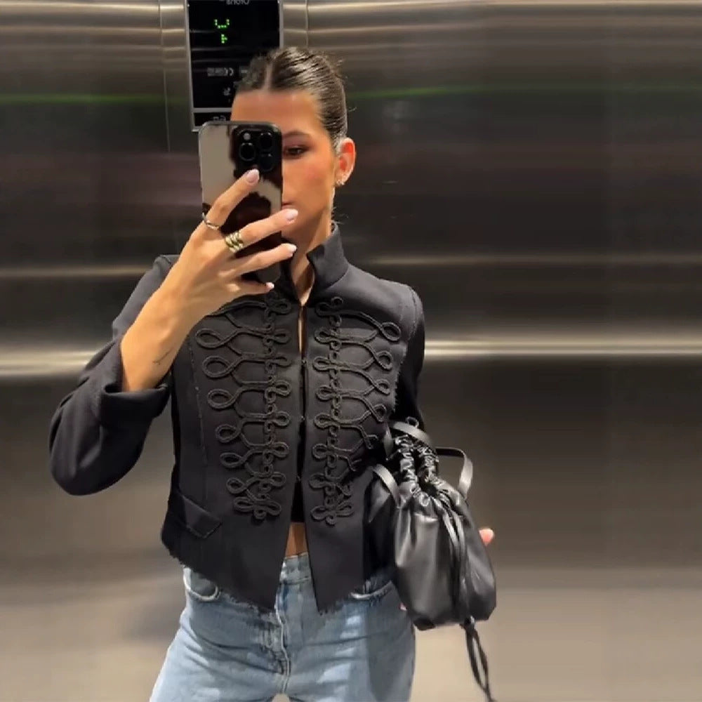 Damen Kurze militärisch inspirierte Jacke mit Zierkordeln und fransigem Saum Drune