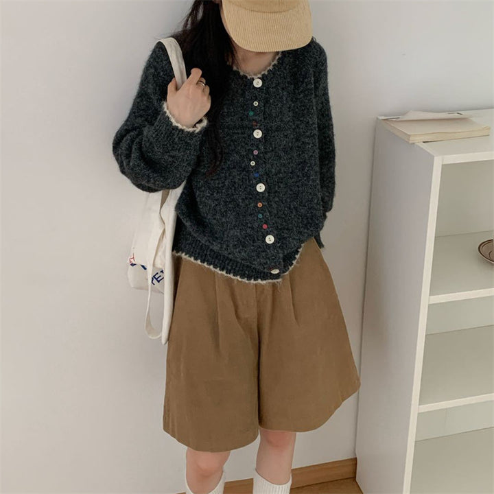 Damen Strickjacke mit bunten Knopfdetails und weich fließendem Design Drune