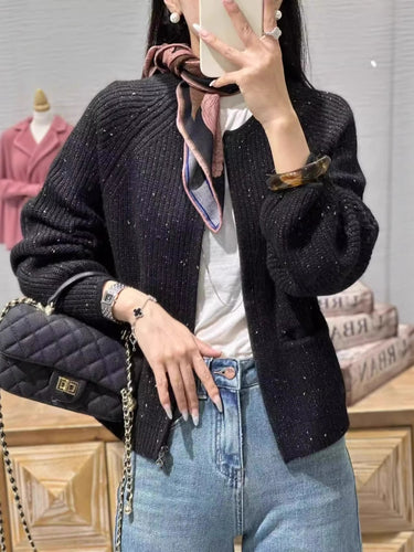 Damen Kurzgeschnittene kastige Strickjacke mit geripptem Feinstrick Ballonärmeln und aufgesetzten Eingrifftaschen Drune