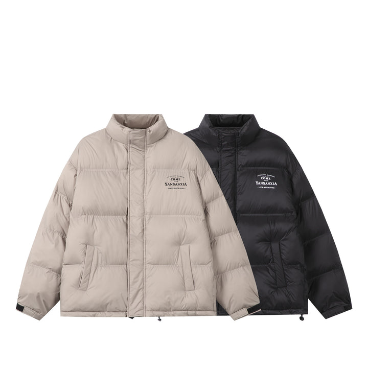 Unisex Kurz geschnittene wattierte Oversize-Jacke mit hohem Stehkragen und Logo-Print Drune