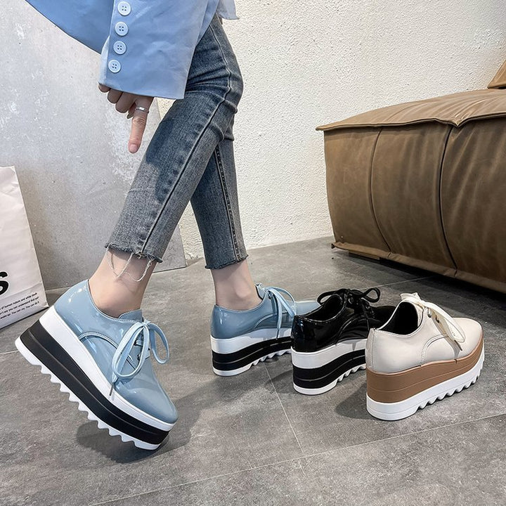 Damen Modische Plateau-Sneaker mit schickem Glanz und komfortabler Sohlenkonstruktion Drune