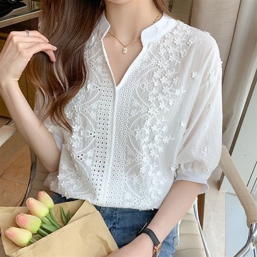 Damen Bluse mit floralen Stickereien und halben Ärmeln Drune
