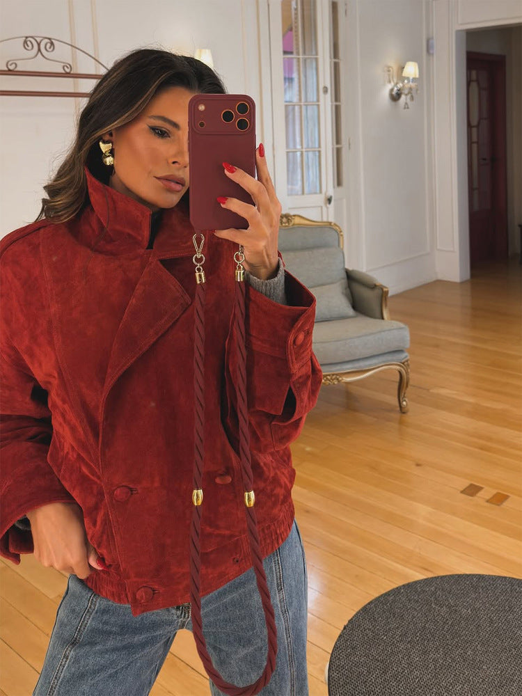 Damen gekürzte Velourslederjacke mit hohem Kragen und doppelreihiger Knopfleiste Drune