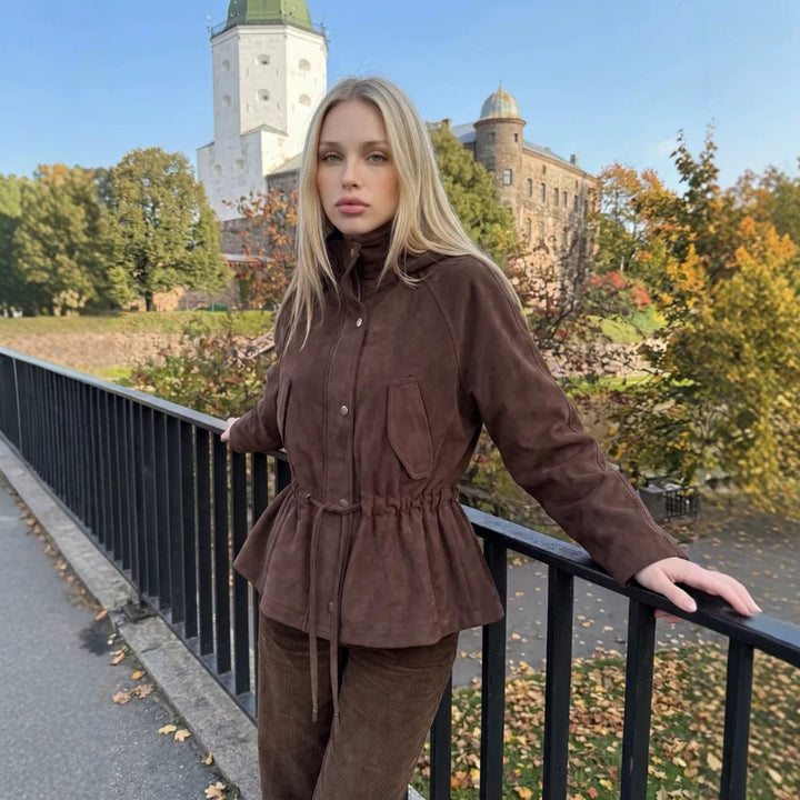 Damen Kurzjacke in Veloursleder‑Optik mit Kapuze und Taillenzug Drune