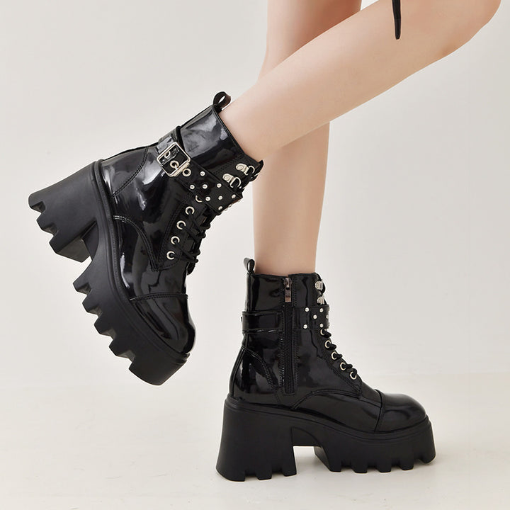 Damen Plateau-Combat-Boots mit Nieten- und Schnallenriemen, hochgeschnittener Schnürung und profilierter Wellenlaufsohle Drune