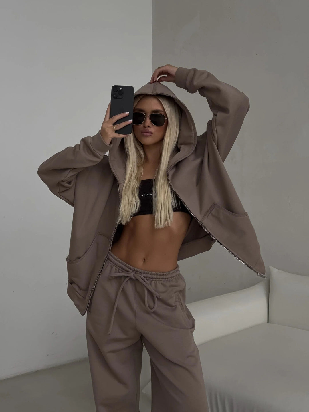 Damen oversized kurz geschnittener Kapuzenpullover und hochtaillierte Jogginghose Set aus Bio-Baumwollfleece Drune