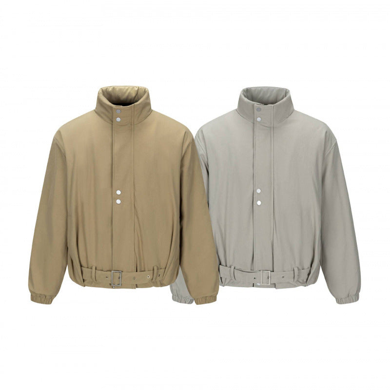 Herren Kurze technische Blousonjacke mit hohem Stehkragen, Taillengürtel und elastischen Bündchen Drune