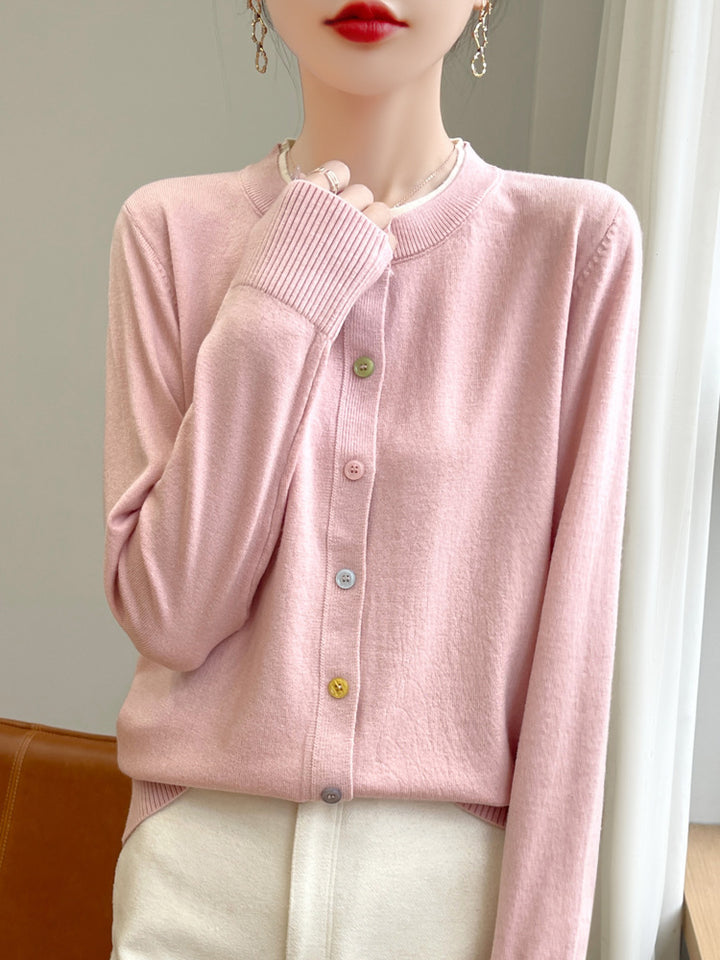 Damen Leichter Feinstrick-Cardigan mit Rundhalsausschnitt und bunten Knöpfen Drune