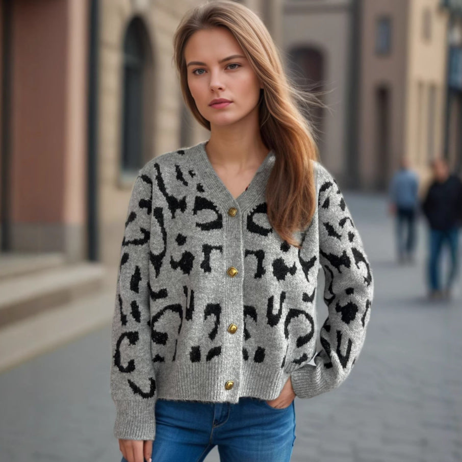 Damen modische Strickjacke mit animalischem Muster und goldenen Knöpfen Drune