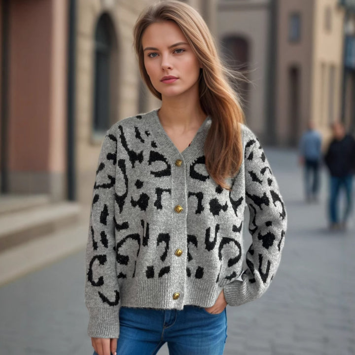 Damen modische Strickjacke mit animalischem Muster und goldenen Knöpfen Drune