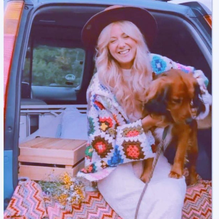 Damen Strickjacke mit buntem Granny-Quadrat-Design und luftigen Ärmeln Drune