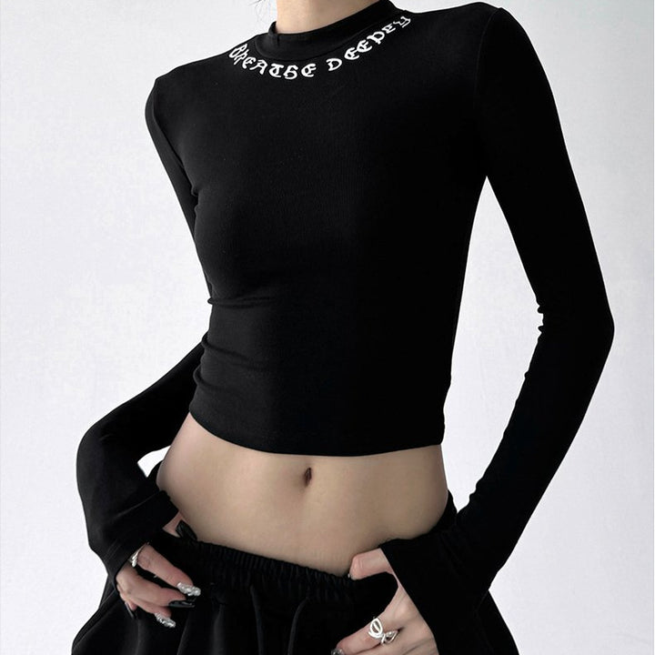 Damen figurbetontes Langarmshirt mit hohem Kragen und modischem Schriftzug Drune