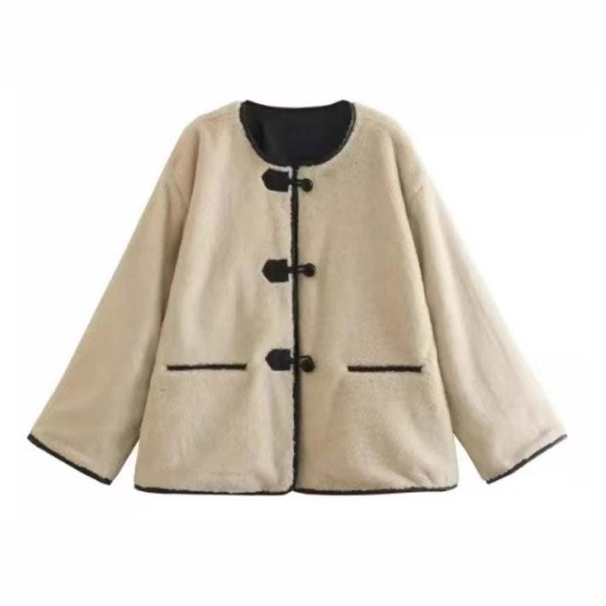 Damen Kuschelige Teddyjacke mit kontrastierenden Knopfdetails und Taschen Drune