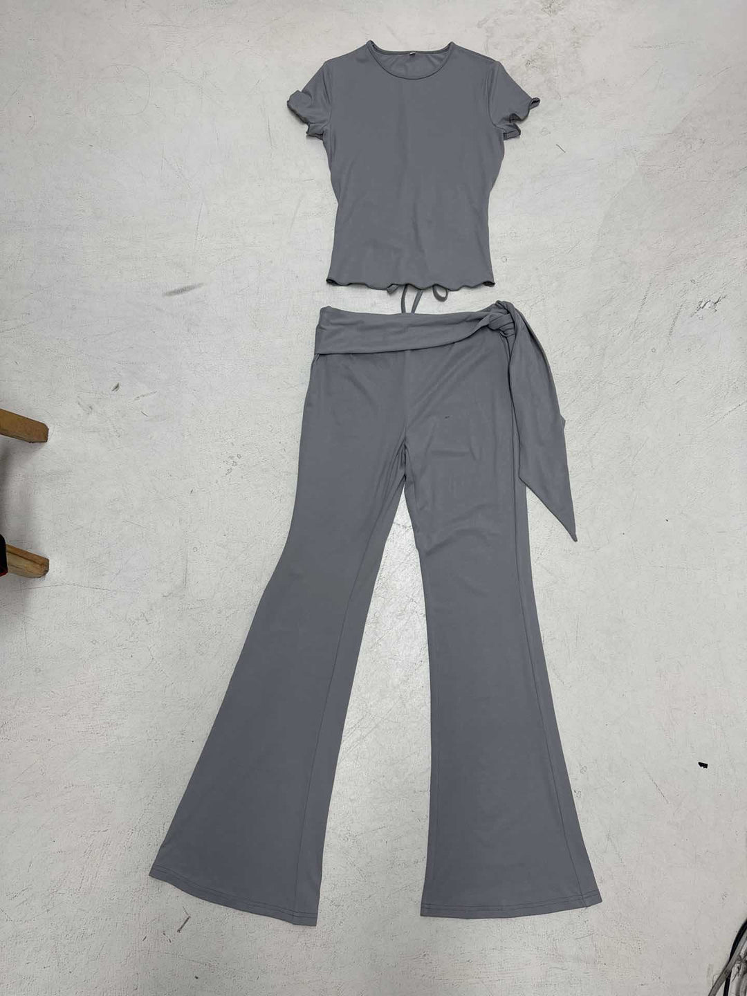 Damen lässiges Set aus Top und Schlaghose mit modischem Bindedetail Drune