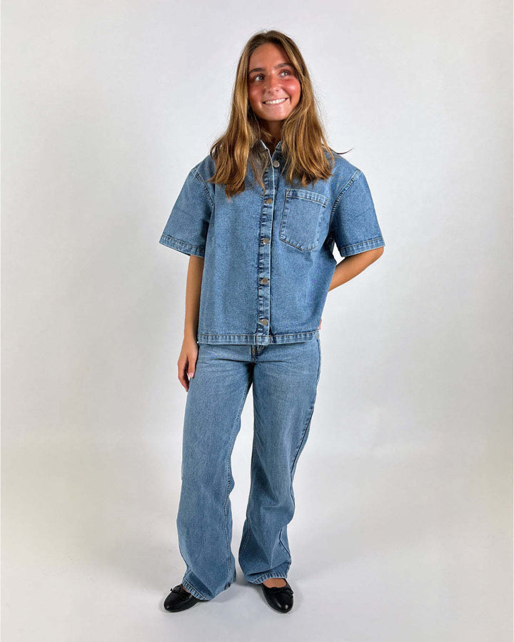 Damen Oversized Denim-Hemd mit kurzen Ärmeln und aufgesetzten Taschen Drune