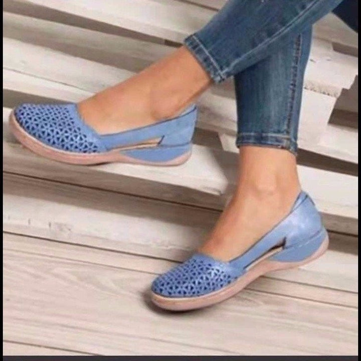 Damen Geschlossene Perforierte Slingback-Ballerinas mit verstellbarem Knöchelriemen Drune