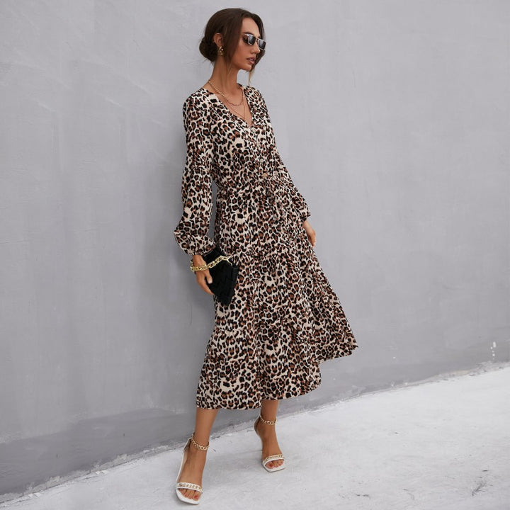 Damen Midikleid aus fließendem Viskose-Mix mit Leopardenmuster, V-Ausschnitt, Bindegürtel und Stufenrock Drune