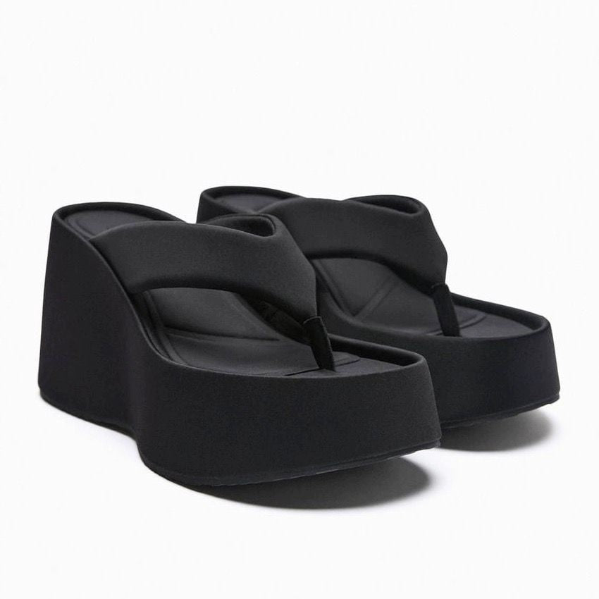 Damen Wedge-Sandalen mit komfortabler Zehensteg-Besonderheit und modernem Blockabsatz Drune