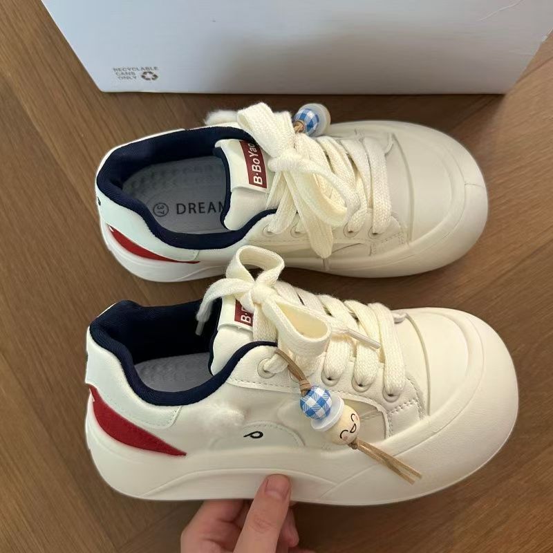 Damen Sneakers mit verspielten Details und einzigartigen Applikationen Drune