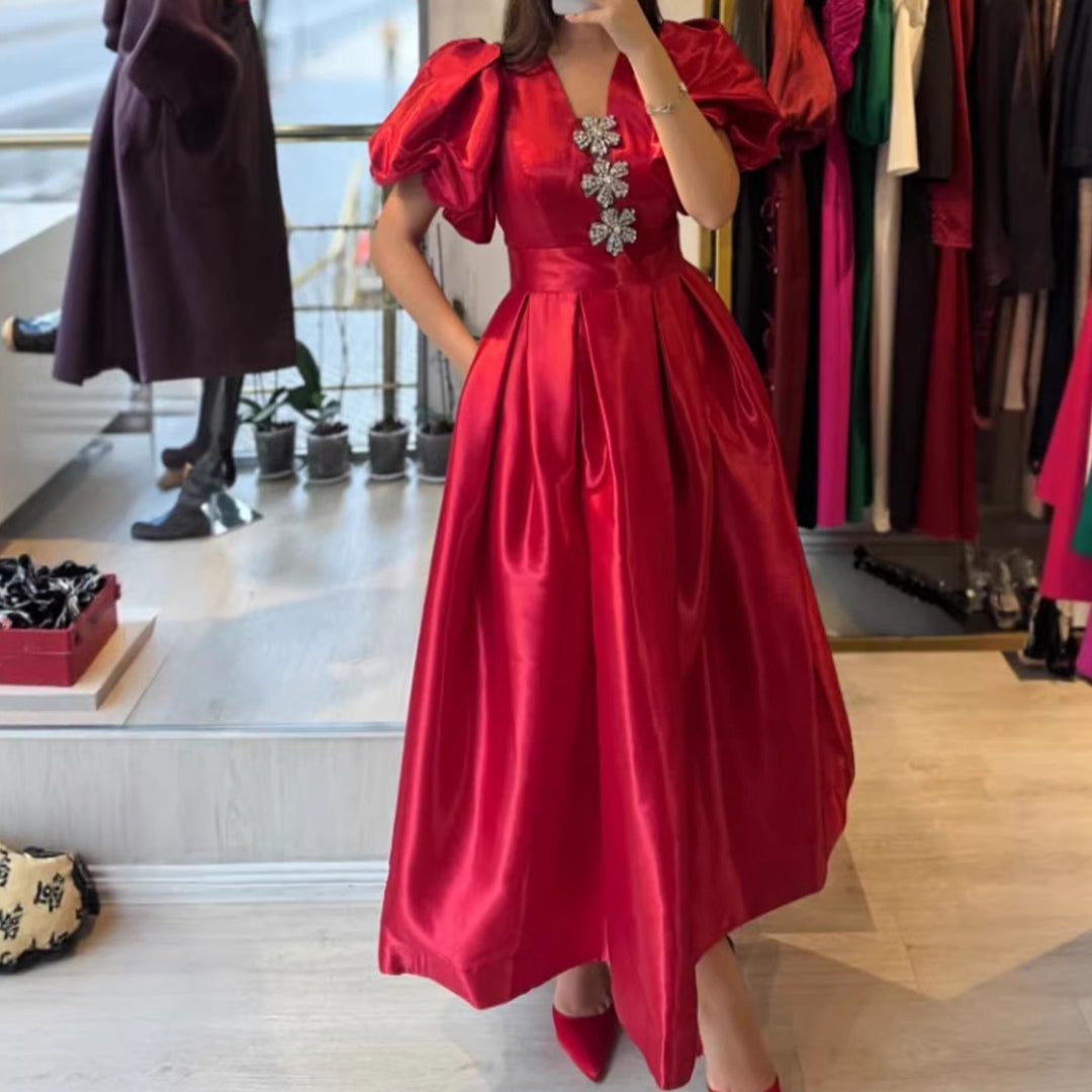 Damen Extravagantes Abendkleid mit voluminösen Puffärmeln und funkelnden Applikationen Drune