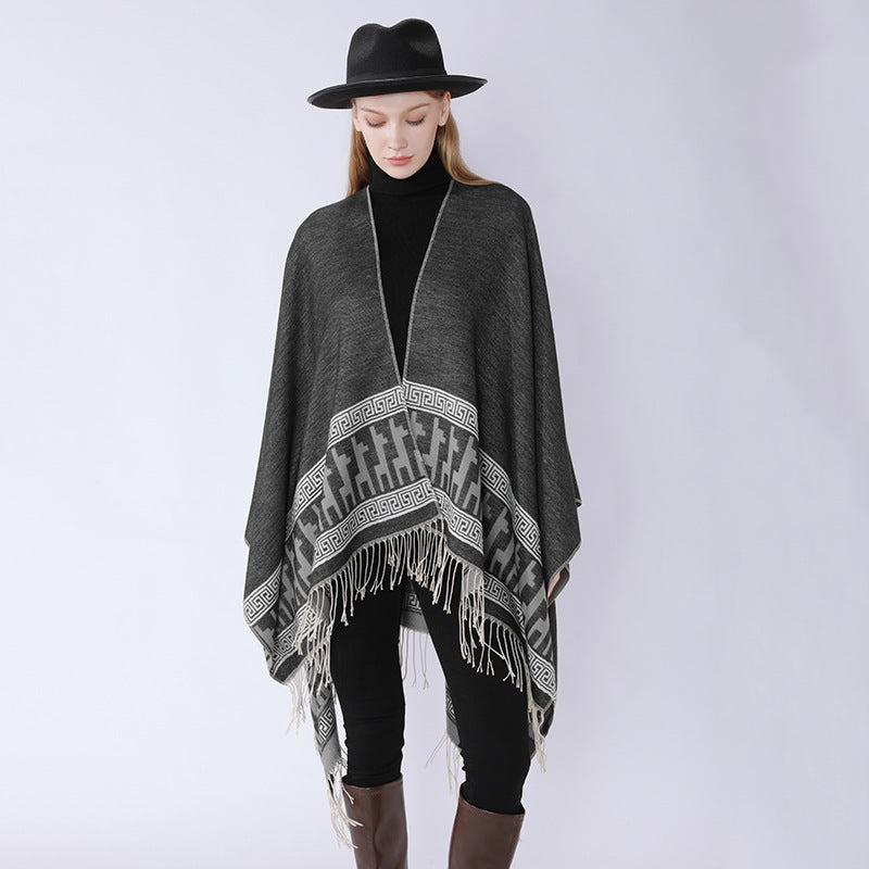 Damen Capeponcho aus feinem Wollmix mit ornamentaler Bordürenkante und Zipfelrand Drune