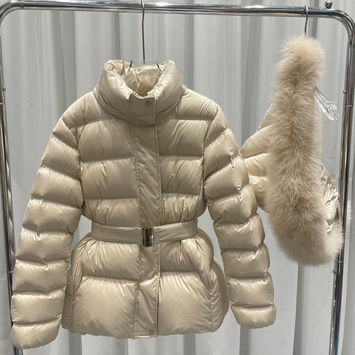 Damen Taillierte Stepp-Pufferjacke mit Gürtel, hohem Kragen und abnehmbarem Fellbesatz Drune