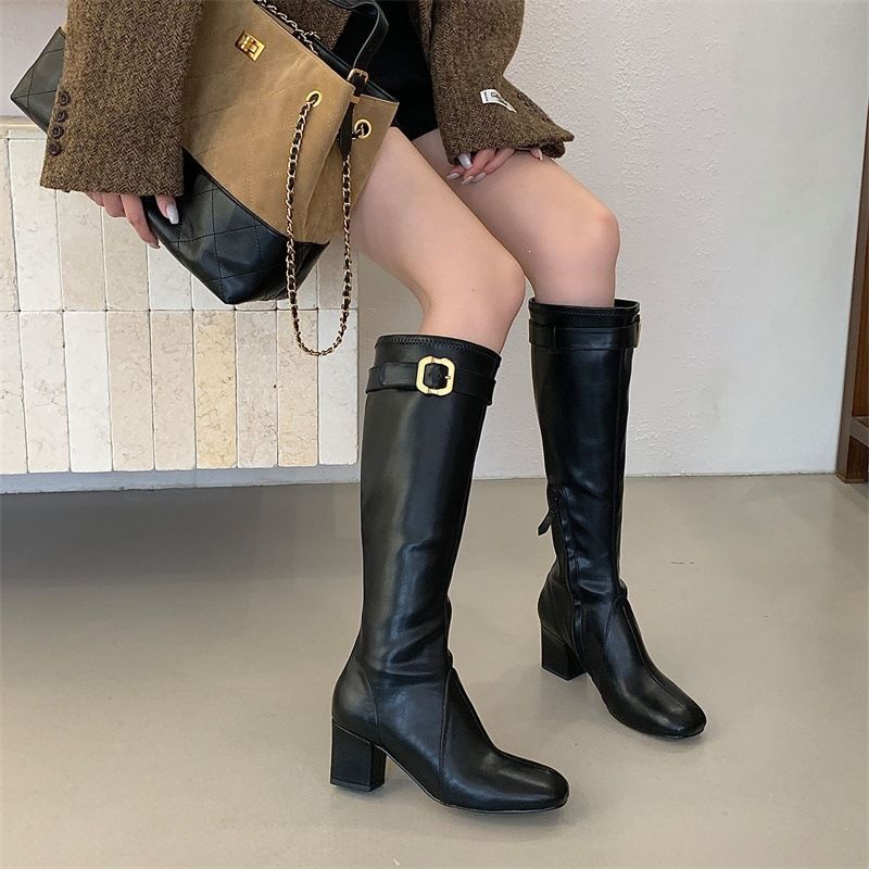 Damen kniehohe Vintage-inspirierte Stiefel mit sculpted Blockabsatz, verstellbarem Schnallenriemen und seitlichem Reißverschluss Drune