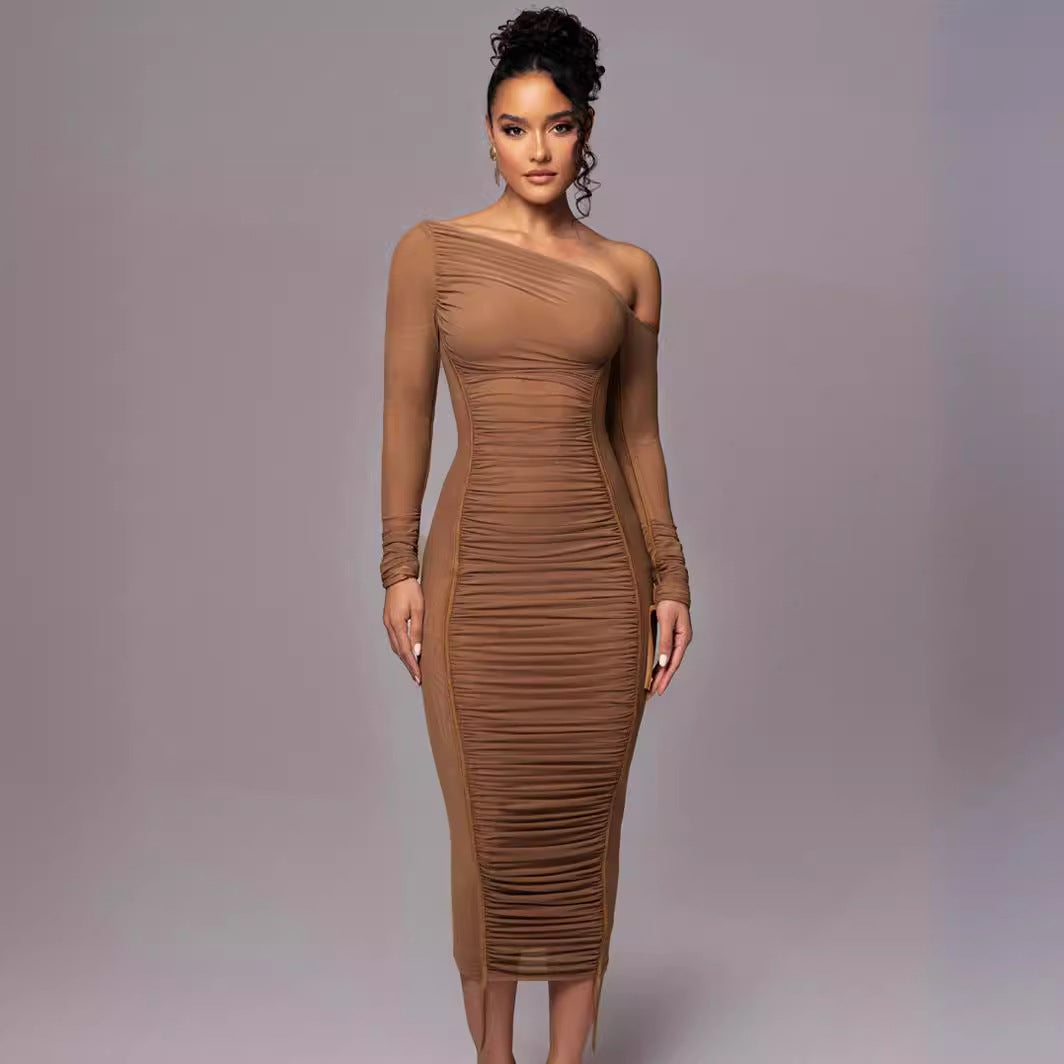 Damen figurbetontes Kleid mit asymmetrischem Ausschnitt und raffinierten Raffungselementen Drune