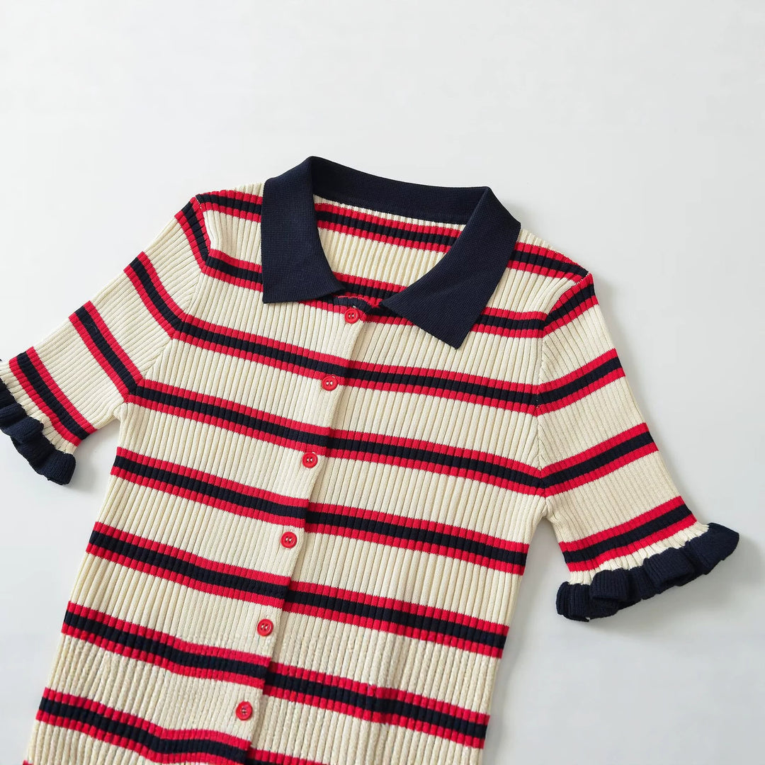 Damen Gerippte Kurzarmstrickjacke mit Polokragen, Knopfleiste und Volantabschlüssen Drune