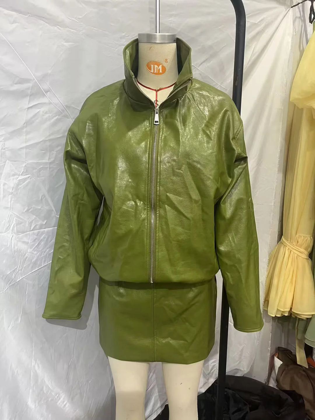Damen nan tailliertes Kunstleder-Zweiteiler-Set Jacke mit hohem Stehkragen und Bleistiftrock Drune