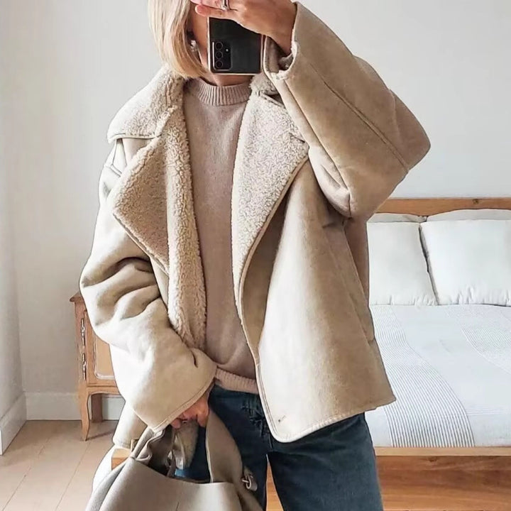 Damen Kurzjacke im Lammfell-Look mit Umlegekragen und seitlichen Eingrifftaschen Drune
