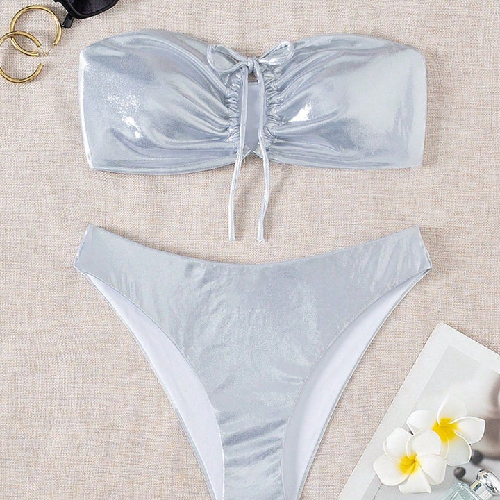 Damen Bandeau-Bikini mit glänzendem Oberteil und hohem Beinausschnitt Drune