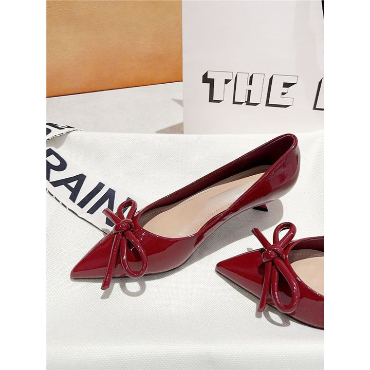 Damen Spitz zulaufende Lack-Pumps mit kleinem Sculpted-Kitten-Absatz und Schleifen-Detail Drune